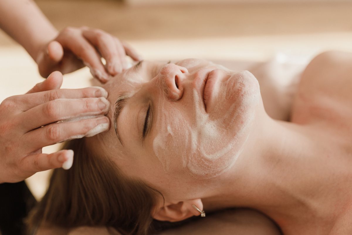 Rinnovarsi e rigenerarsi: il potere della skincare naturale e della mindfulness
