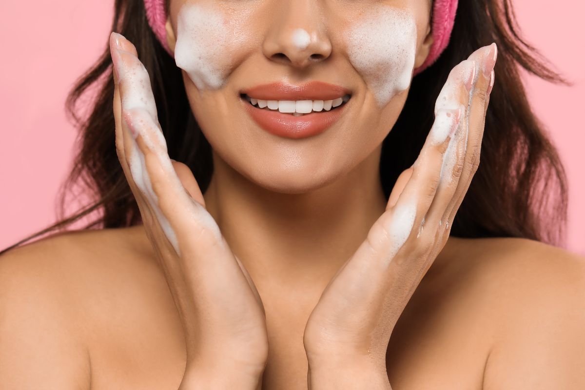Come detergere il viso in modo corretto