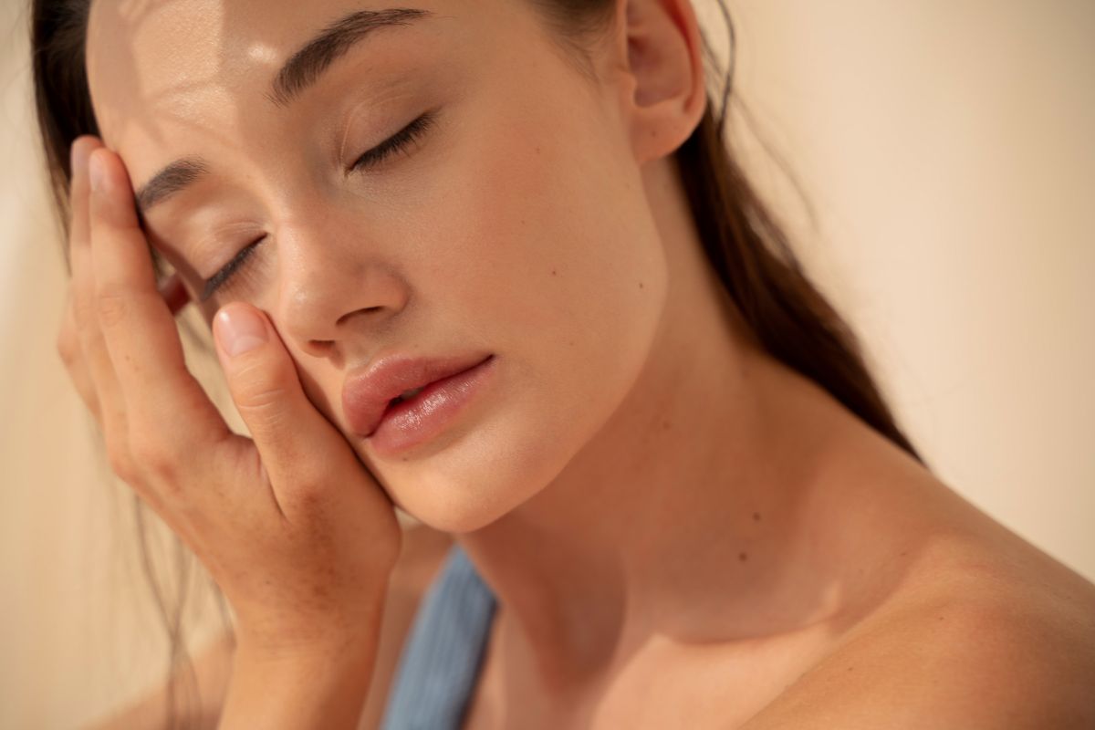 Skincare e ciclo mestruale come cambiare la routine in base agli ormoni