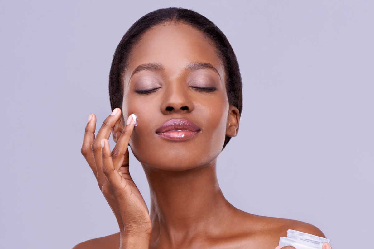 Skincare serale come costruire una night routine che nutre pelle e pensieri