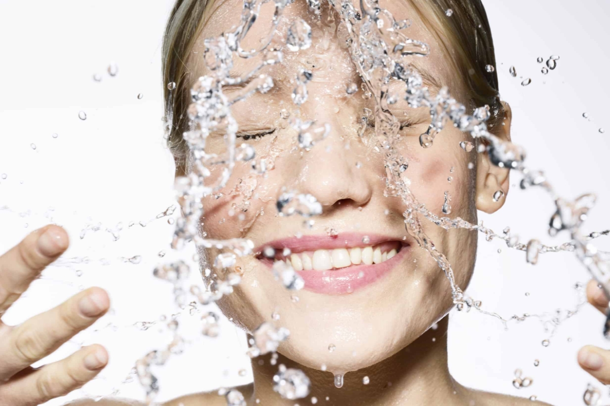 benefici acqua fredda sul viso